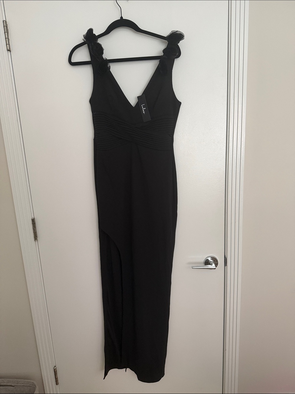 Black V-Neck Evening Dress with Twisted Shoulder Detail